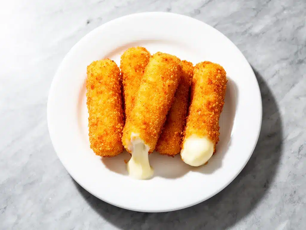 Crispy Baked Mozzarella Sticks Easy No-Fry Snack Recipe 4 crispy baked mozzarella sticks preparation steps