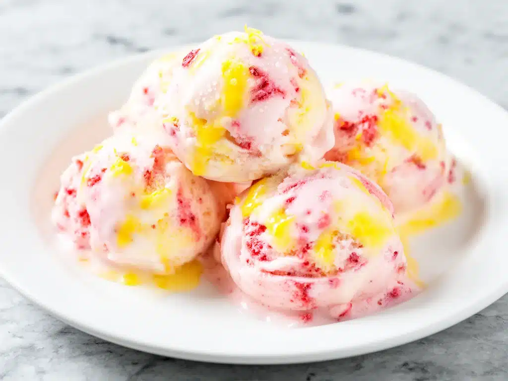 no-churn strawberry lemonade ice cream - featured image